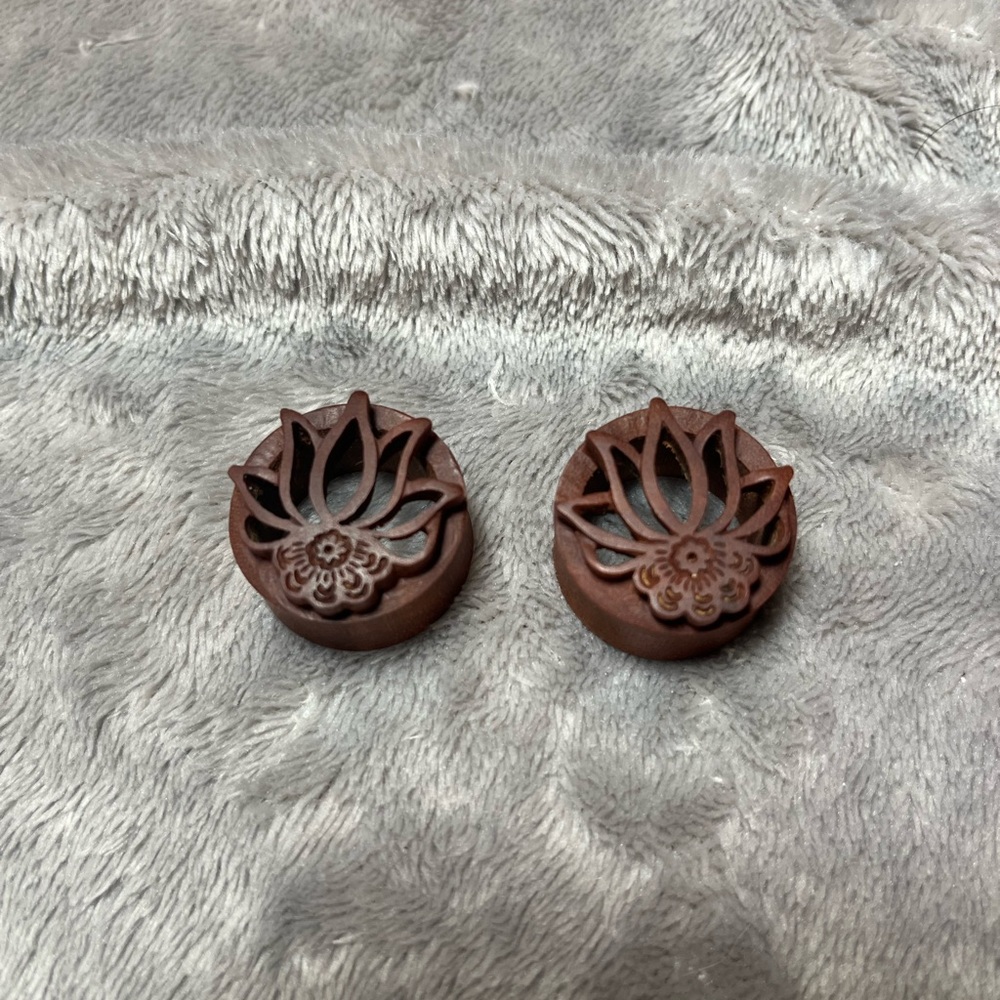 Flower tunnel ear plugs